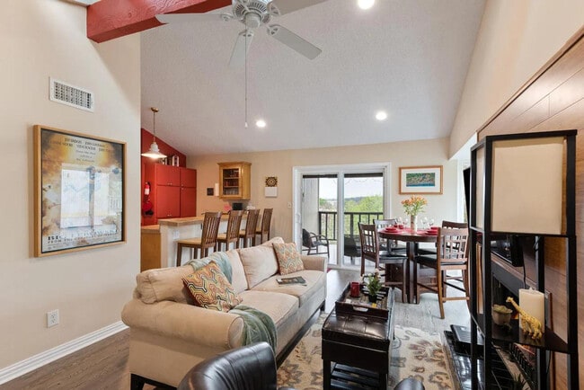 Building Photo - 1200 Hollow Creek Dr Unit ID1054229P