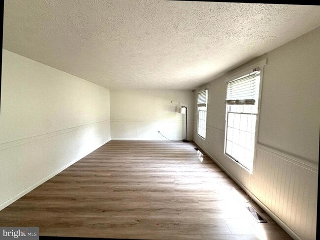 Photo - 1002 Harbour Dr