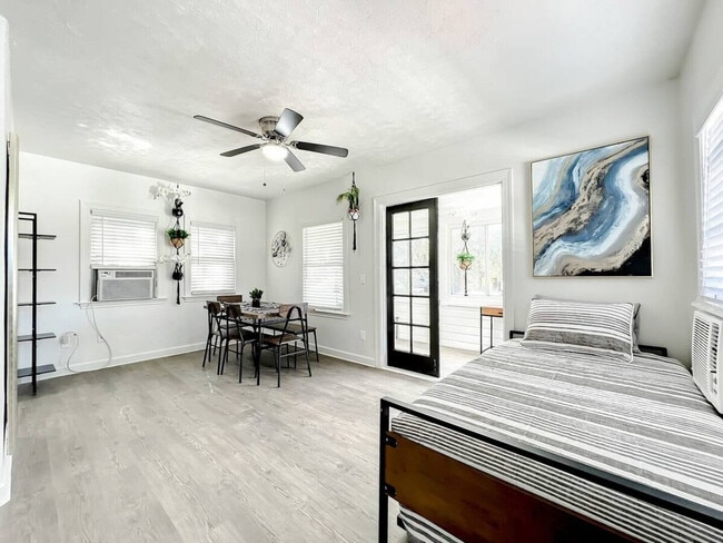 Building Photo - 1829 Hollenbeck Dr Unit SI ID1094230P