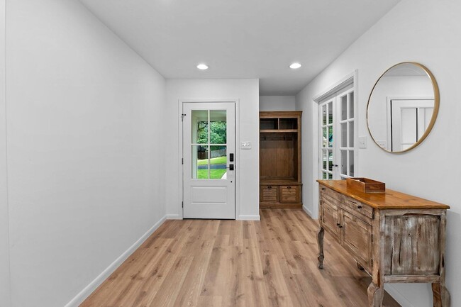 Photo - 8806 Ridgehill Dr
