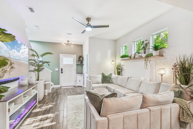 Photo - 109 W Hollywood St Unit ID1295473P