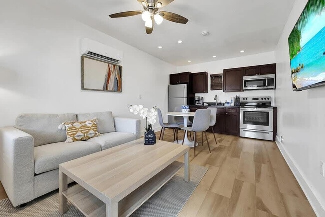 Building Photo - 333 Walnut St Unit ID1312658P