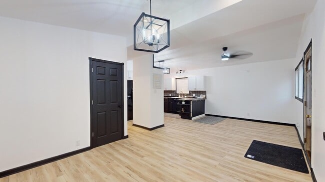 Photo - 737 E 47th Ave