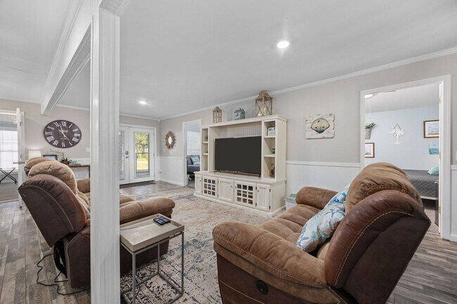 Photo - 347 Seabreeze Dr Unit ID1309840P