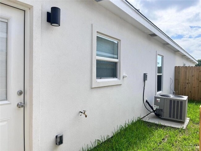 Photo - 1420 S Yankton St Unit 5