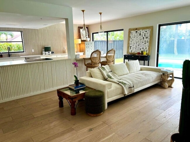 Photo - 760 Windtree Way