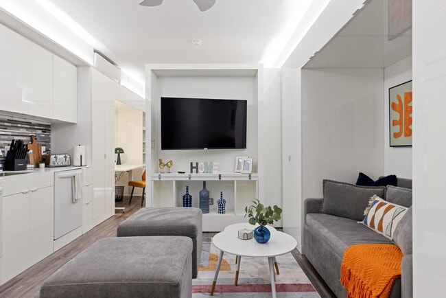 Building Photo - 12607 Larchmere Blvd Unit ID1335755P