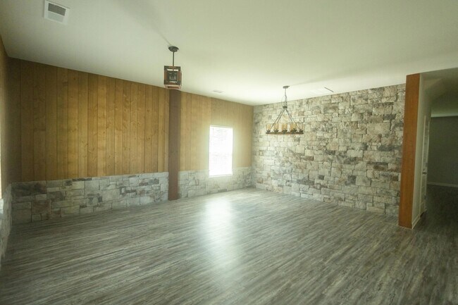 Photo - 1115 Dietrich Ln