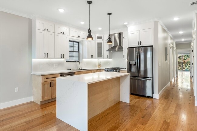 Photo - 230 Griffith St