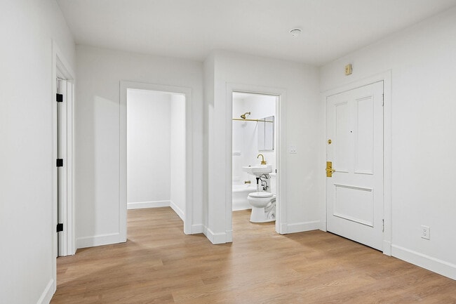 6-web-or-mls-Seneca St 308 & 203-S2908-006 - Nordic Falk