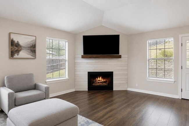 Photo - 714 Newport Dr