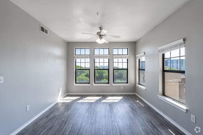 2BR, 2BA - 944SF - Living Room - Aventine at Kessler