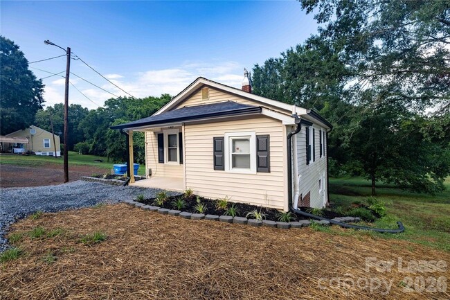 Photo - 1488 Hilltop St