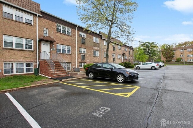 Photo - 396 College Dr