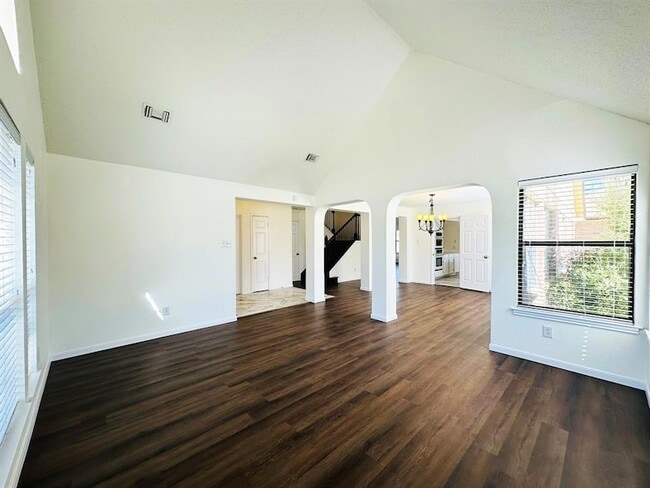 Photo - 306 Applewood Dr
