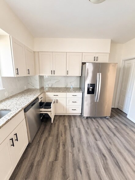 Photo - 877 Jaques Ave
