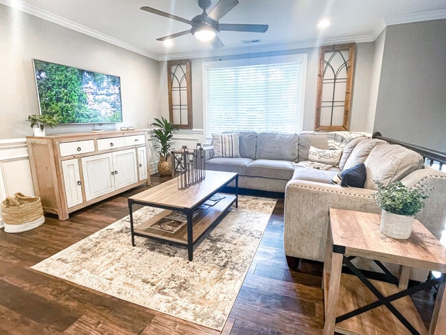 Building Photo - 11501-11505 5 Cedars Rd Unit ID1293785P