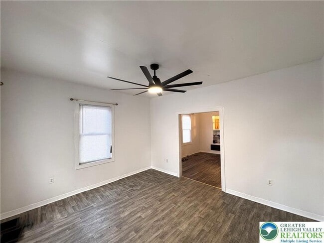 Photo - 527 Bradley St