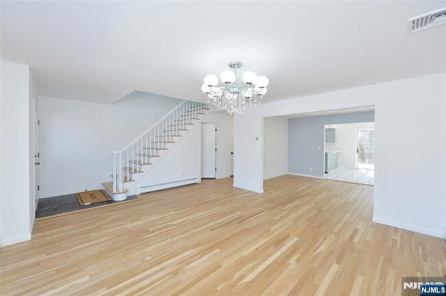 Photo - 472 Central Blvd