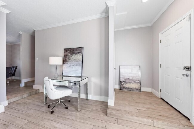 Photo - 7700 Creekbend Dr Unit 30