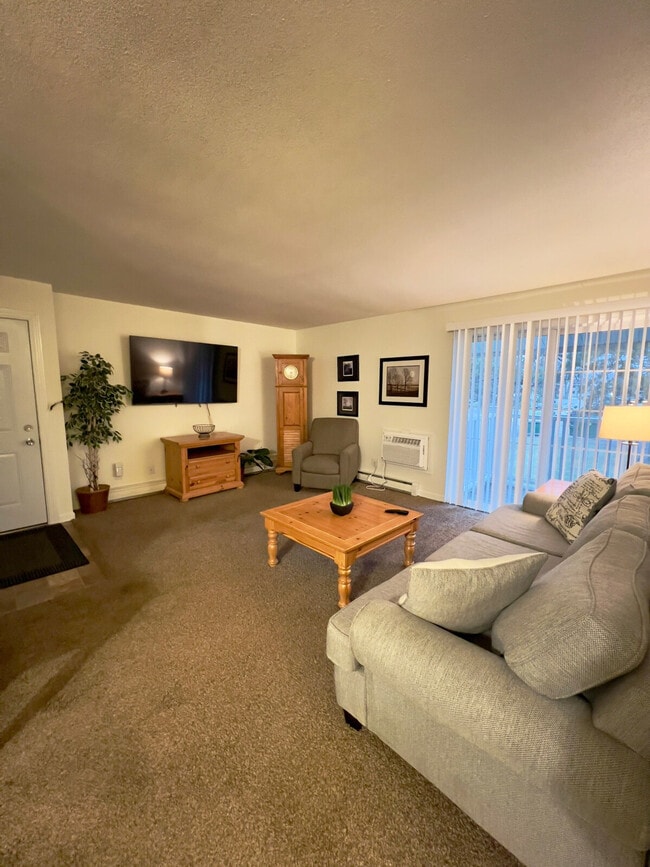 Building Photo - 1616 Green Valley Dr Unit ID1253090P