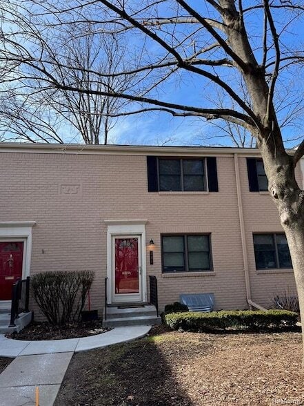 Building Photo - 721 N Eton St