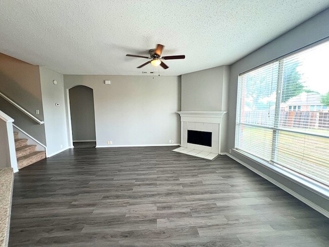 Photo - 2805 Crater Lake Ln
