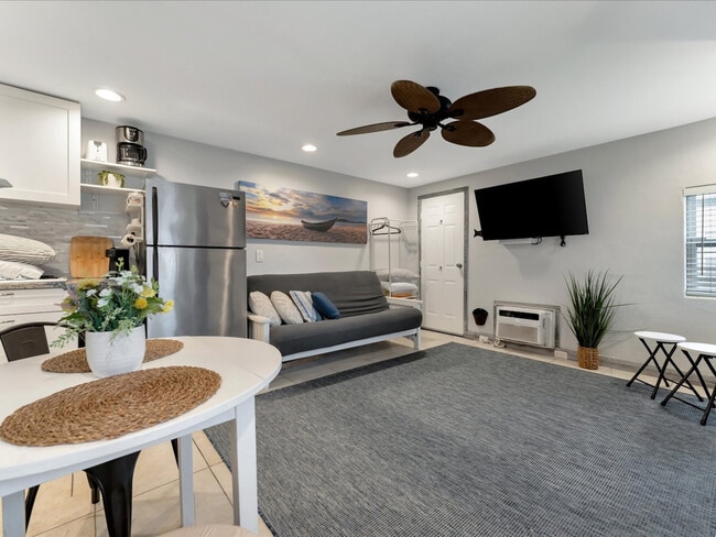 Building Photo - 483 E Shore Dr Unit ID1251989P