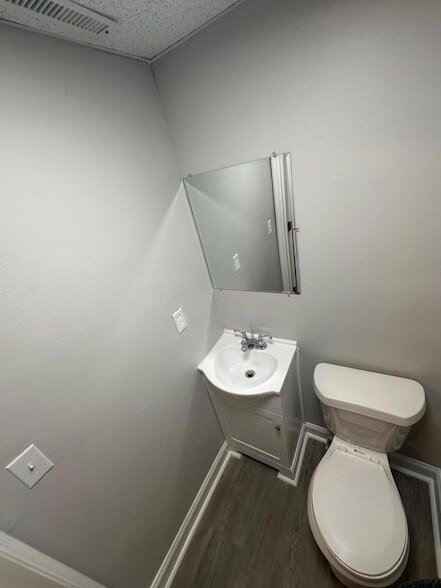 Photo - 1720 37th St NE