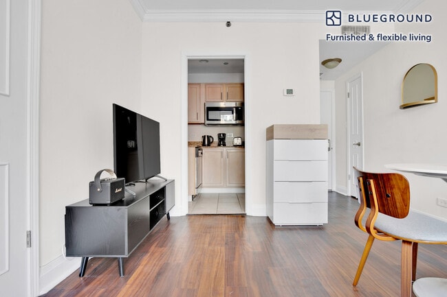 Photo - 200 E Chestnut St Unit SI FL17-ID618