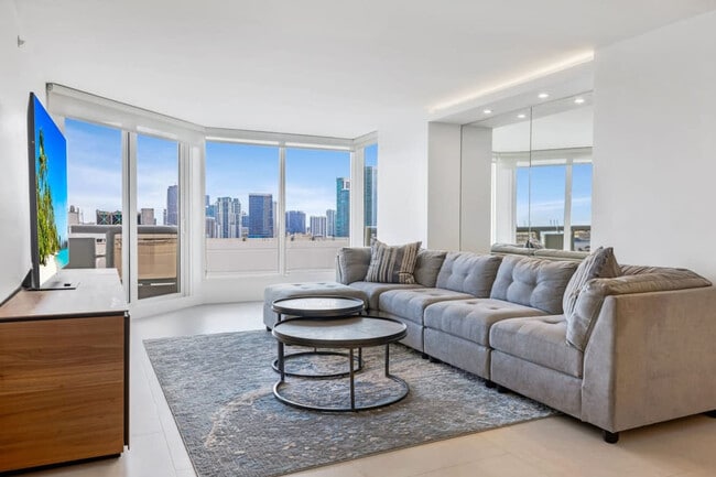 Building Photo - 1717 N Bayshore Dr Unit ID1054088P