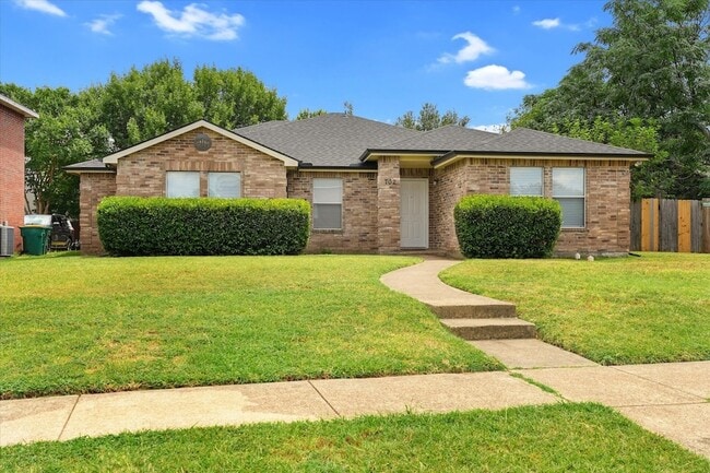 Building Photo - 702 Lowe Dr