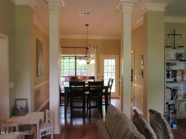 Photo - 407 Hemlock Dr