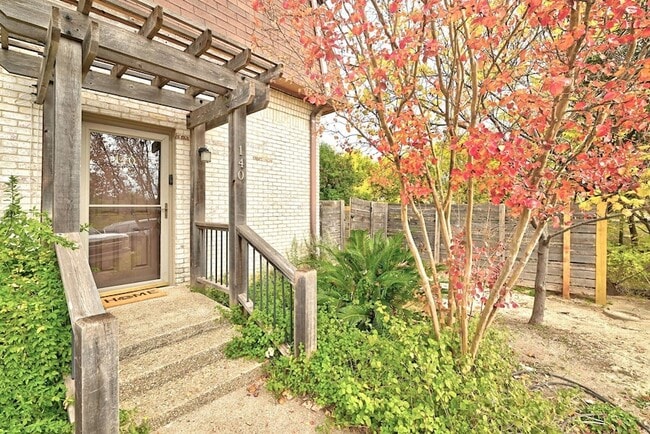 Building Photo - 7801 Shoal Creek Blvd Unit 140