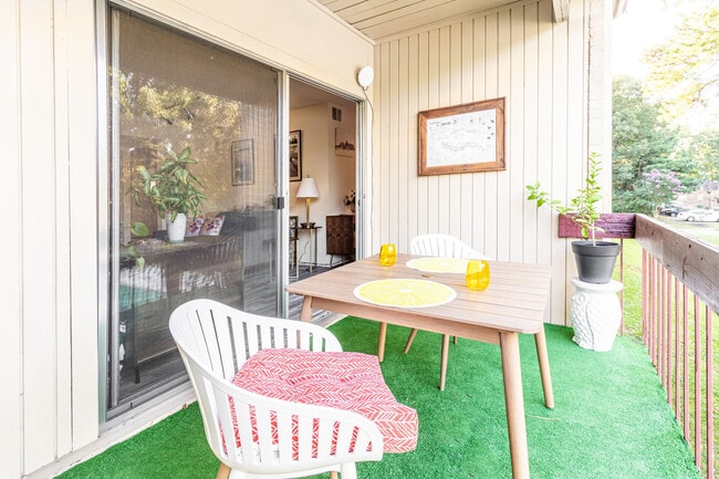 Photo - Willow Oaks Apartments