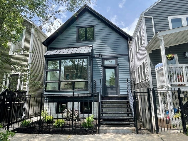 Building Photo - 1644 N Troy St Unit 2