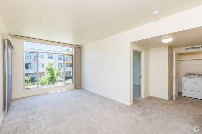 2BR, 2BA - 987SF - Living Room - Park Plaza