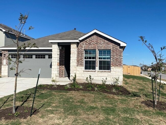 Photo - 404 Escondido Cir