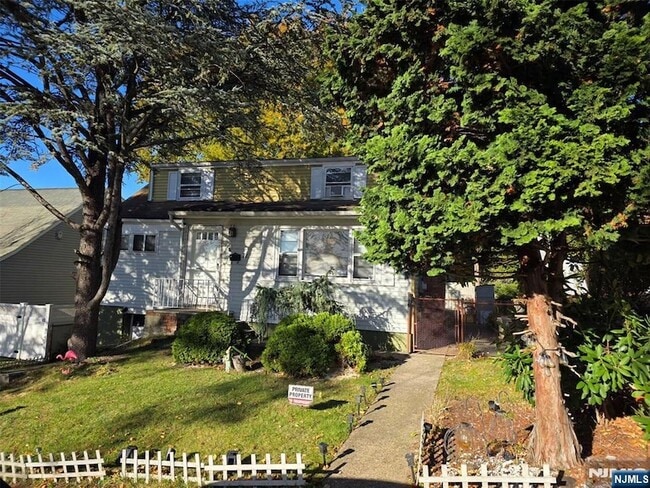 Building Photo - 27 West End Ave