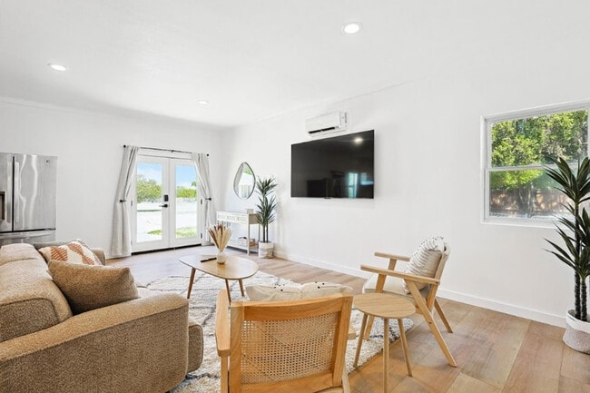 Photo - 3322 Darby Ln Unit ID1056456P