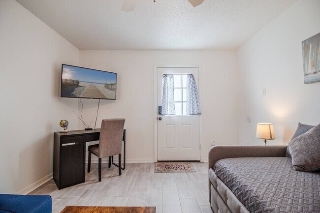 Photo - 3037 Peel Ave Unit ID1094210P