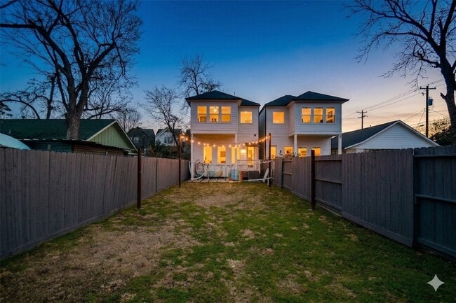 Photo - 1504 Evelyn St