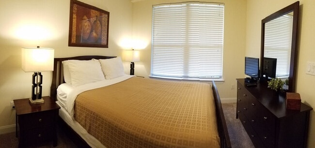 Building Photo - 5720 Carnegie Blvd Unit SI ID1344152P