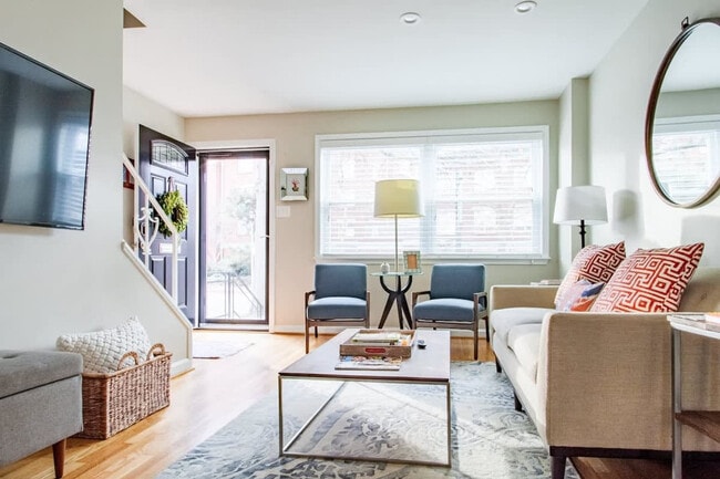 Building Photo - 601 N West St Unit ID1238458P