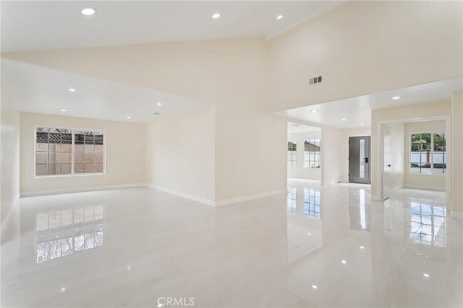 Photo - 10121 Eagle Ave