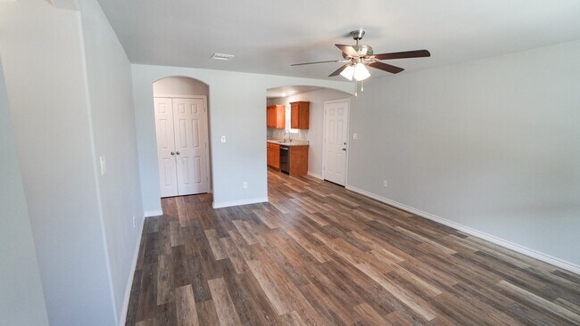 Photo - 917 Redoak Dr