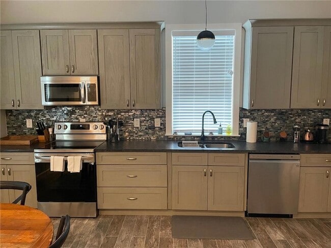 Photo - 8470 Hearn Rd