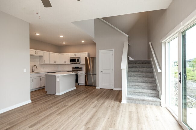 3BR, 2.5BA - 1,544SF - Living Room - Diamond Ridge Estates