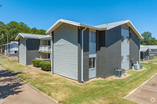 Photo - Pines Apartments