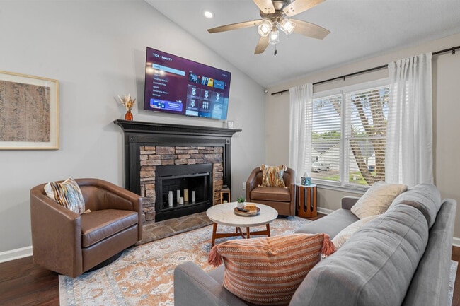 Building Photo - 13 Huntcliff Dr Unit SI ID1234829P